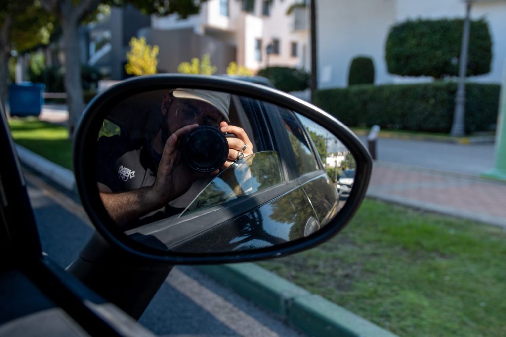 Reverse Photo Lookup for People: How to Look Up a Person by Image